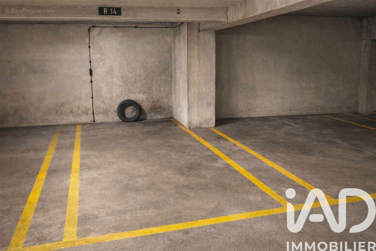 Photo 2 - Parking à PARIS-9E