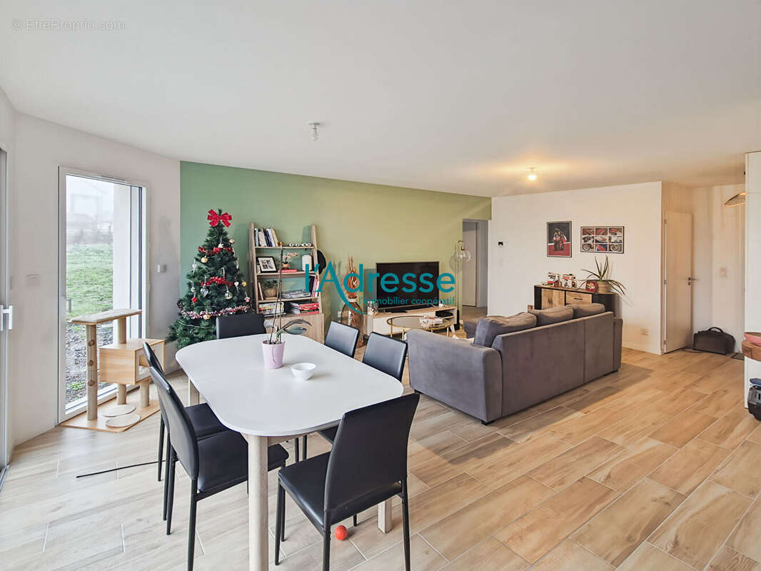 Maison à SAINT-PIERRE-MONTLIMART