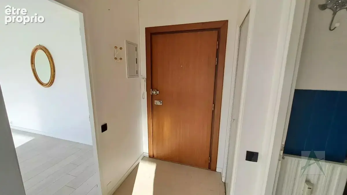 CHAMBERY - T1 dernier étage avec balcon - photo 3