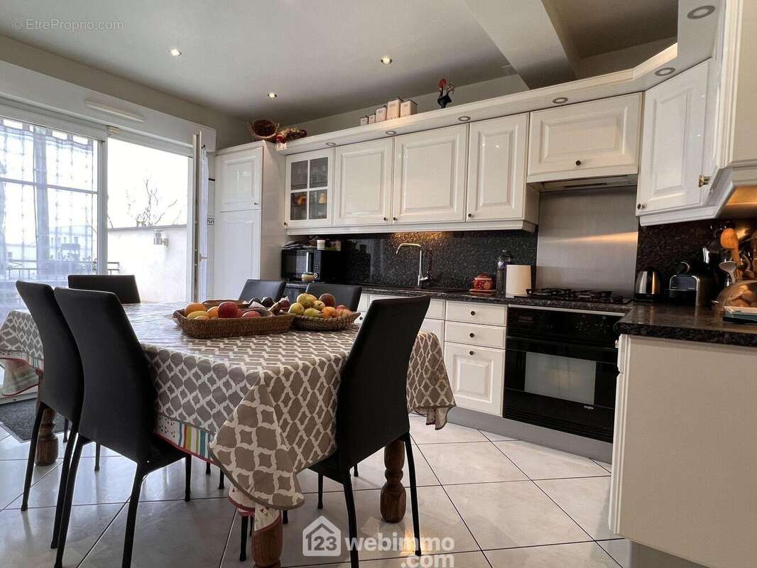 La cuisine de 12,20 m2 - Maison à VITRY-SUR-SEINE