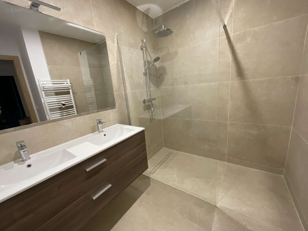 Maison à LE PUY-SAINTE-REPARADE