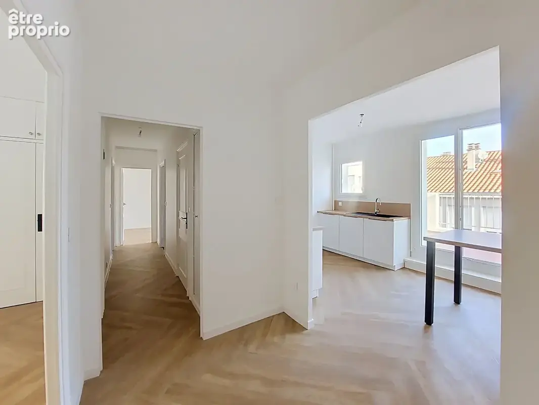 Appartement F3 entièrement rénové  de 100m³ avec terrase , ascenseur et garage - photo 8