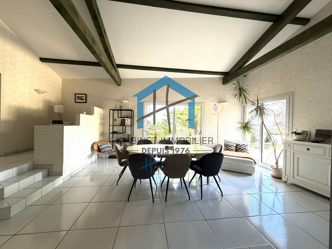 Villa type 7 de 210 m2 avec piscine LA FOUILLOUSE - ECULIEU - photo 9
