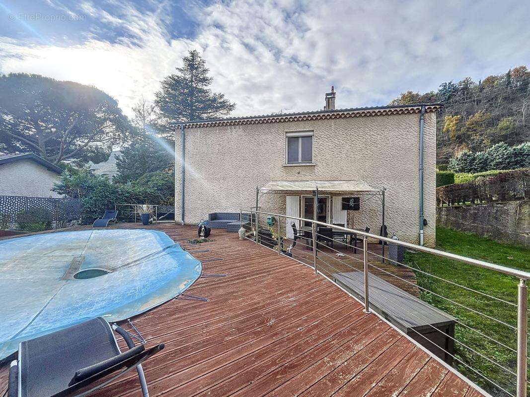 Maison à SAINT-JEAN-DE-MUZOLS