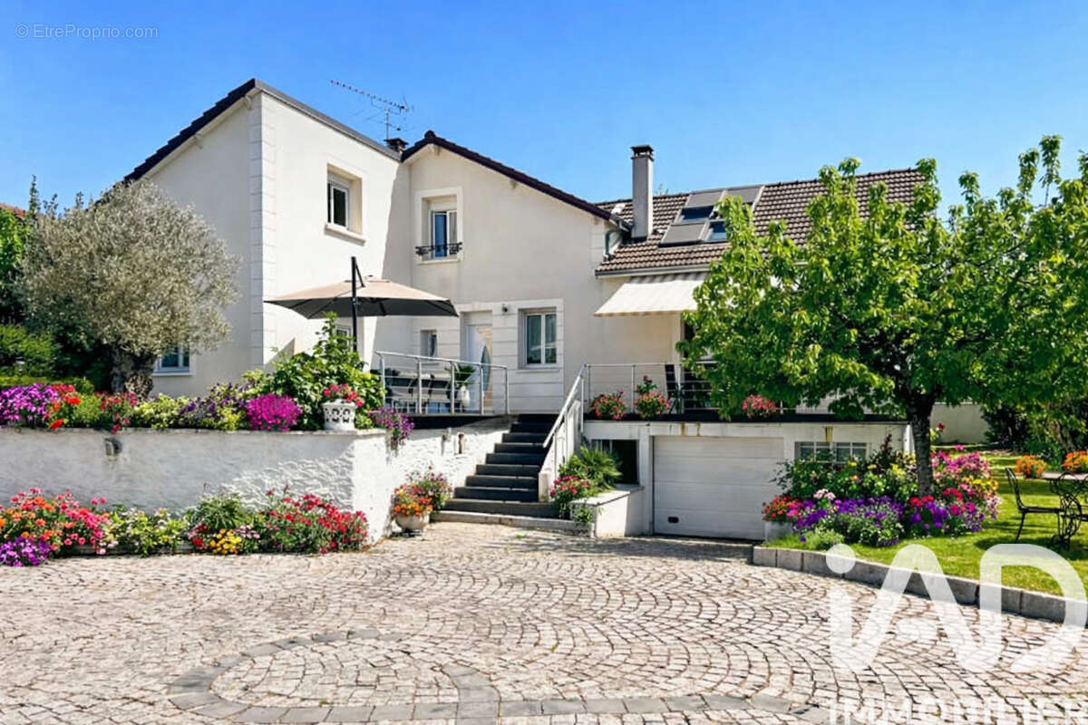 Photo 4 - Maison à DAMMARIE-LES-LYS