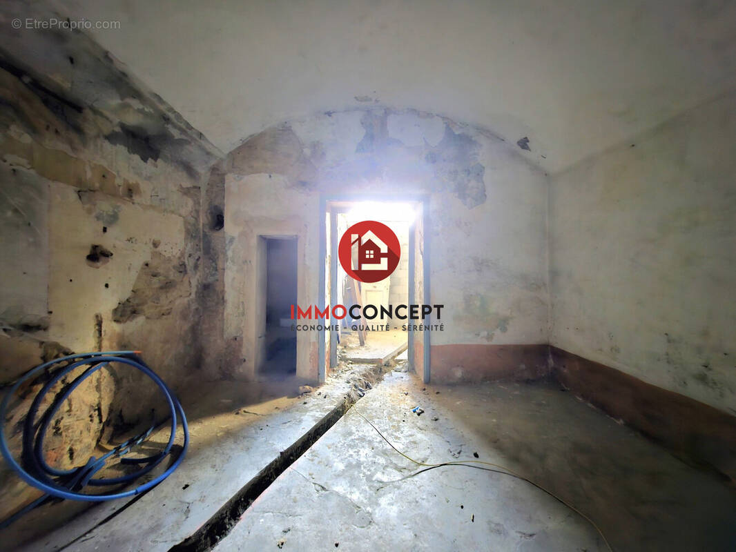 Appartement à BAGNOLS-SUR-CEZE