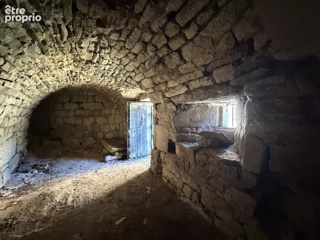 EXCLUSIVITE 144 : GR 65, Ancienne maison d'habitation à rénover sur l 'Aubrac. - photo 10