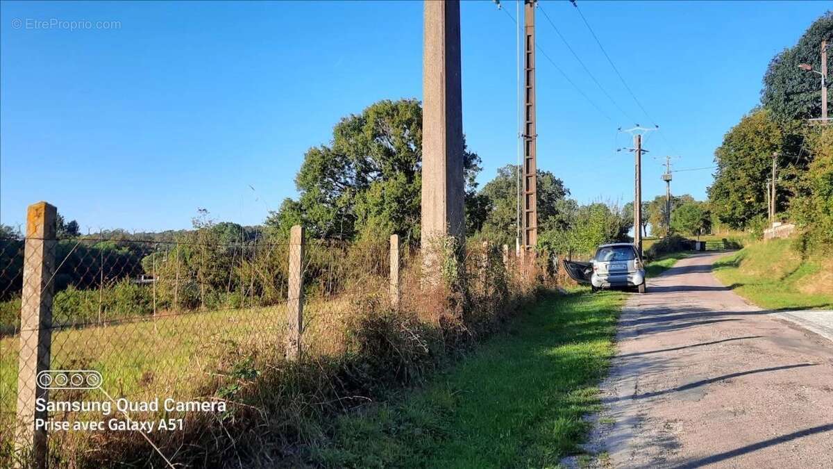 Terrain à CONFOLENS
