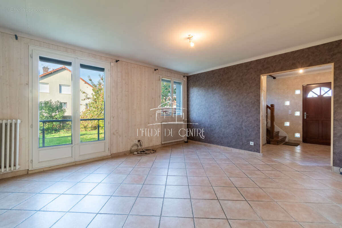 Maison familiale 6 pièces de 122m2 à VILLENEUVE-LE-ROI - photo 3
