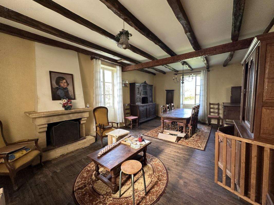 Maison à SARRAZAC