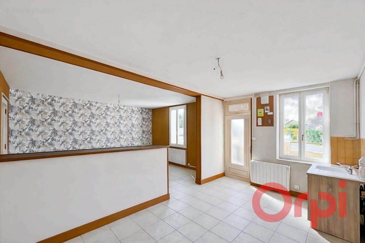 Maison à LA GUERCHE-SUR-L'AUBOIS