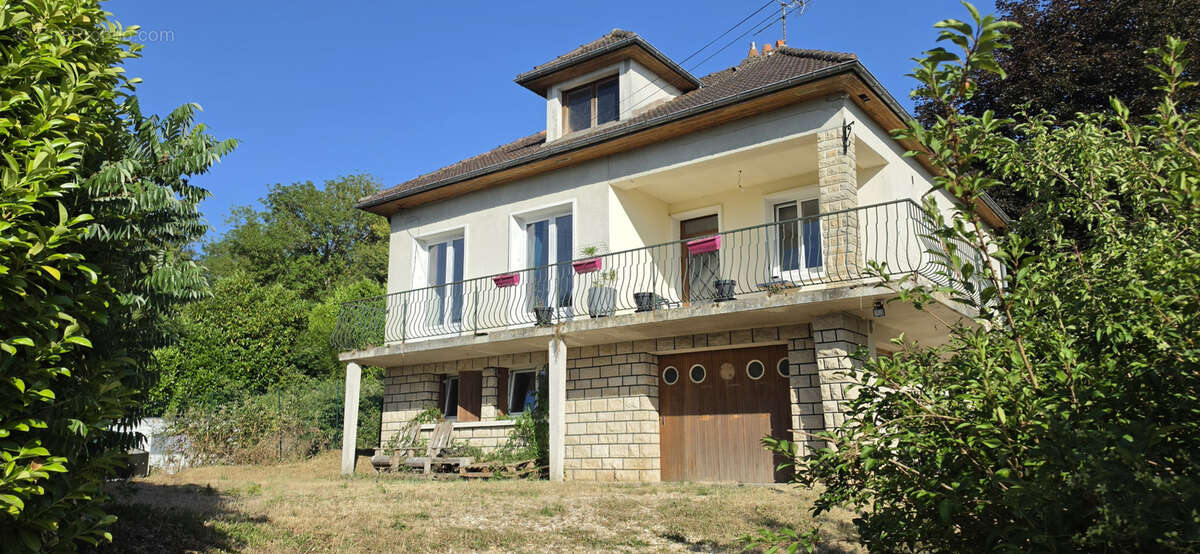 Clamecy - Pavillon indépendant sur 1 438 m2 terrain arboré et clos - photo 2
