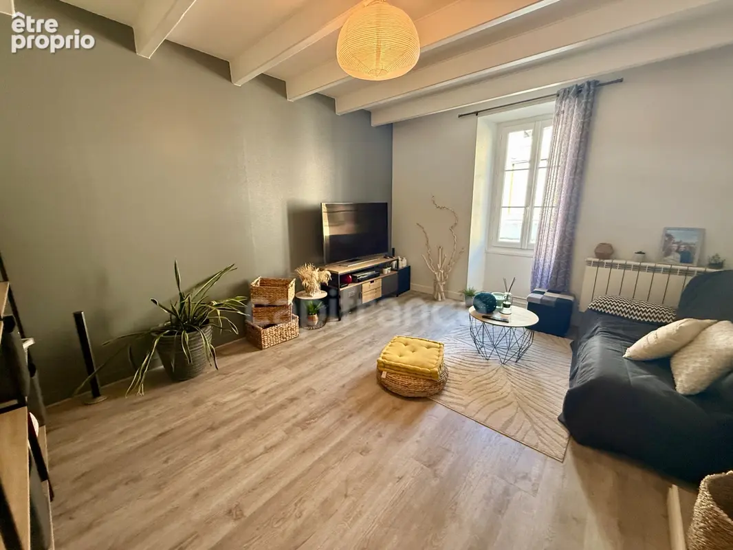  CHAMPDENIERS – Maison de caractère rénovée de 175 m² avec 135 m² de dépendances et fort potentiel - photo 15