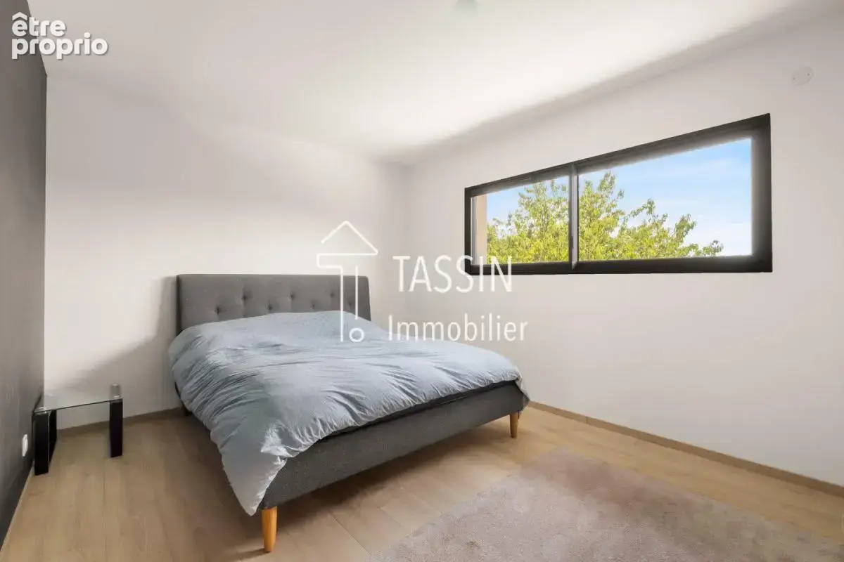 Ecully - Maison contemporaine 5 chambres + studio indépendant - photo 9