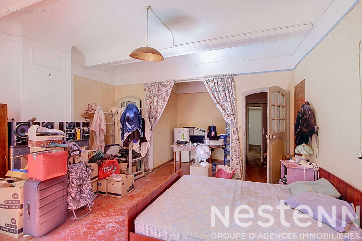 A VENDRE SUR LORGUES -Immeuble en Centre-Ville avec Jardin et Fort Potentiel - photo 8