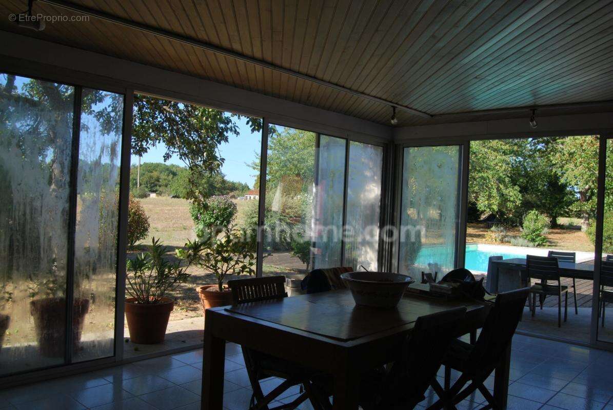Belle maison familiale de plain pied de 140m2 avec piscine - photo 9