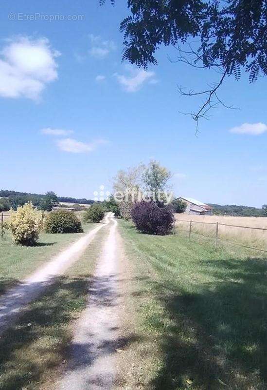 Maison à PORT-D&#039;ENVAUX