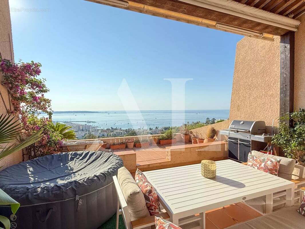 Appartement à VALLAURIS