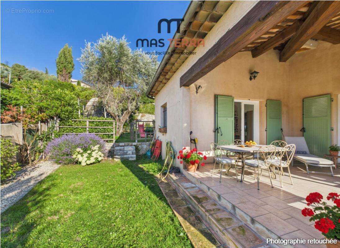 Maison à CHATEAUNEUF-GRASSE