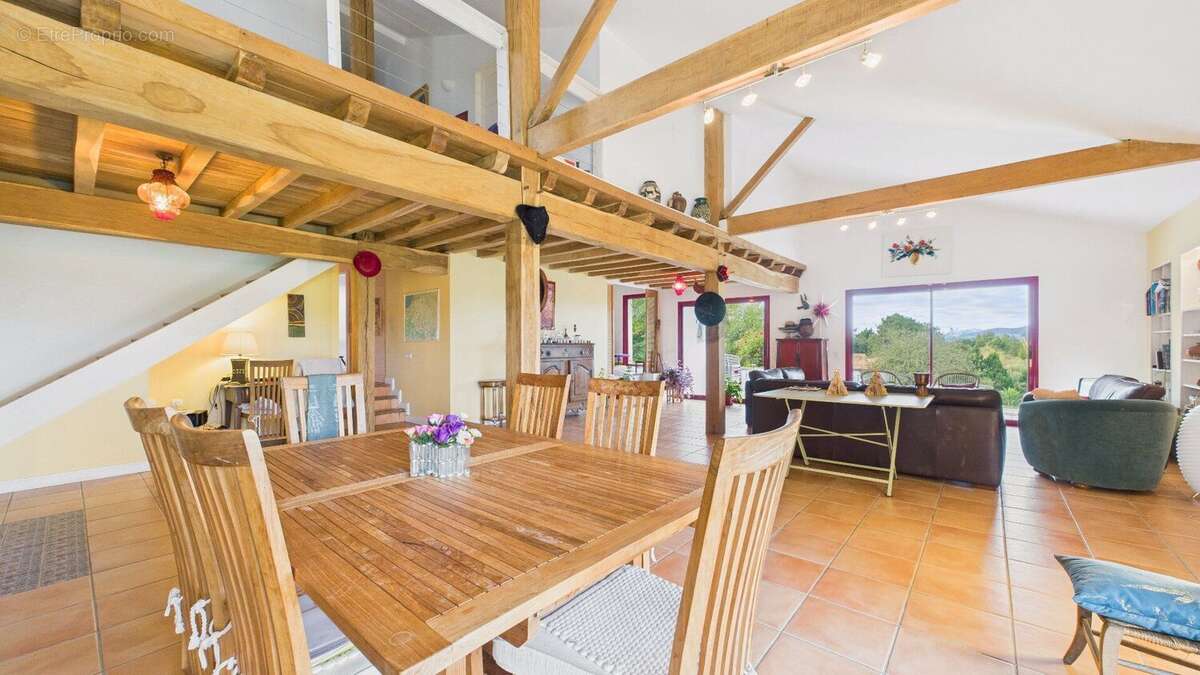 Maison 10 pièces 316 m² sur terrain de 4000 m² - photo 8