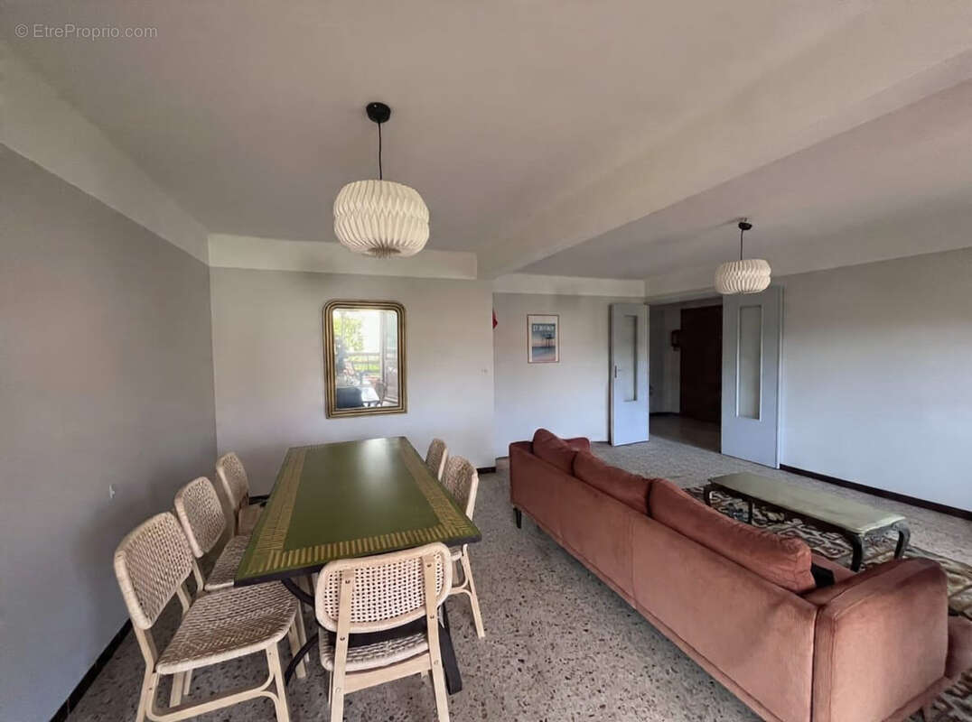 Appartement t3/t4 lumineux dans residence securisee avec vue degagee terrasse et cave la seyne sur mer - photo 4