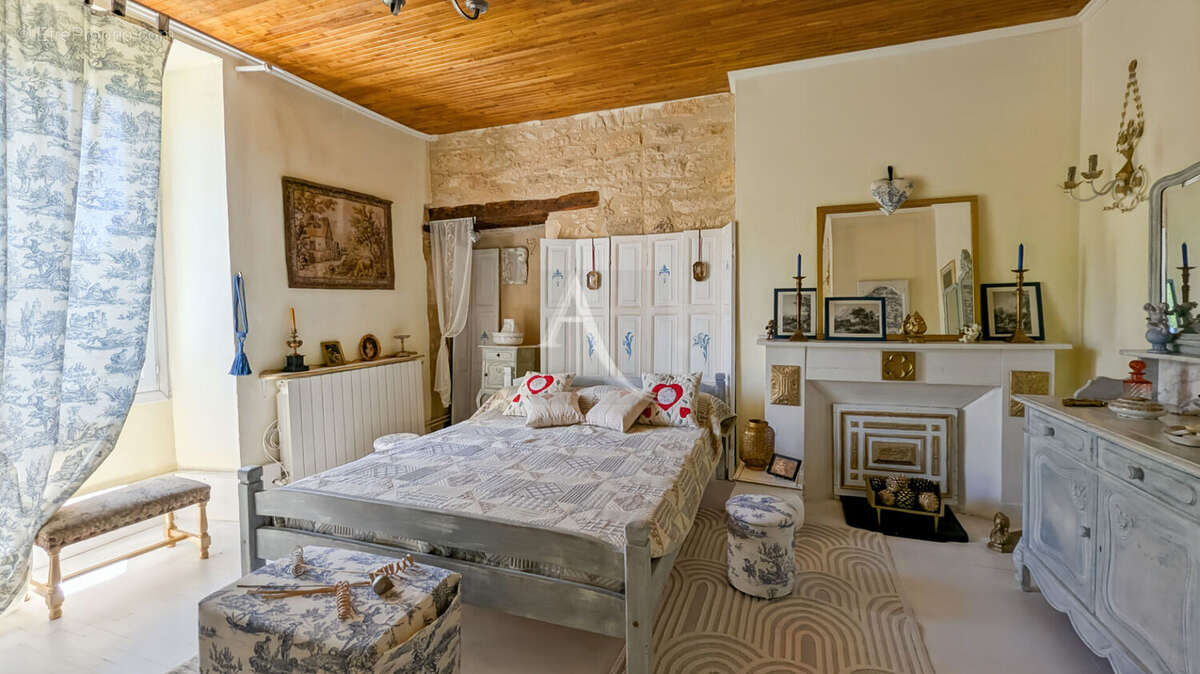 Maison à BLANQUEFORT-SUR-BRIOLANCE