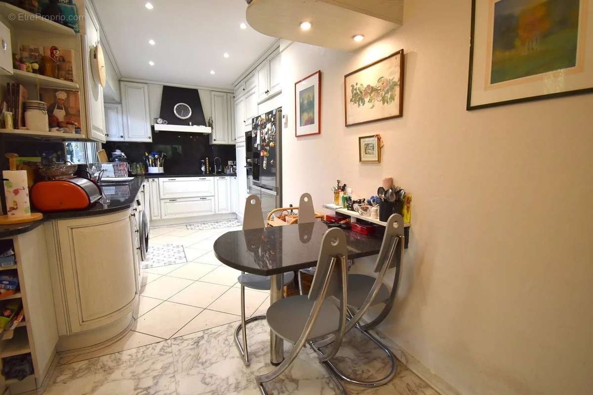 Appartement à VALLAURIS