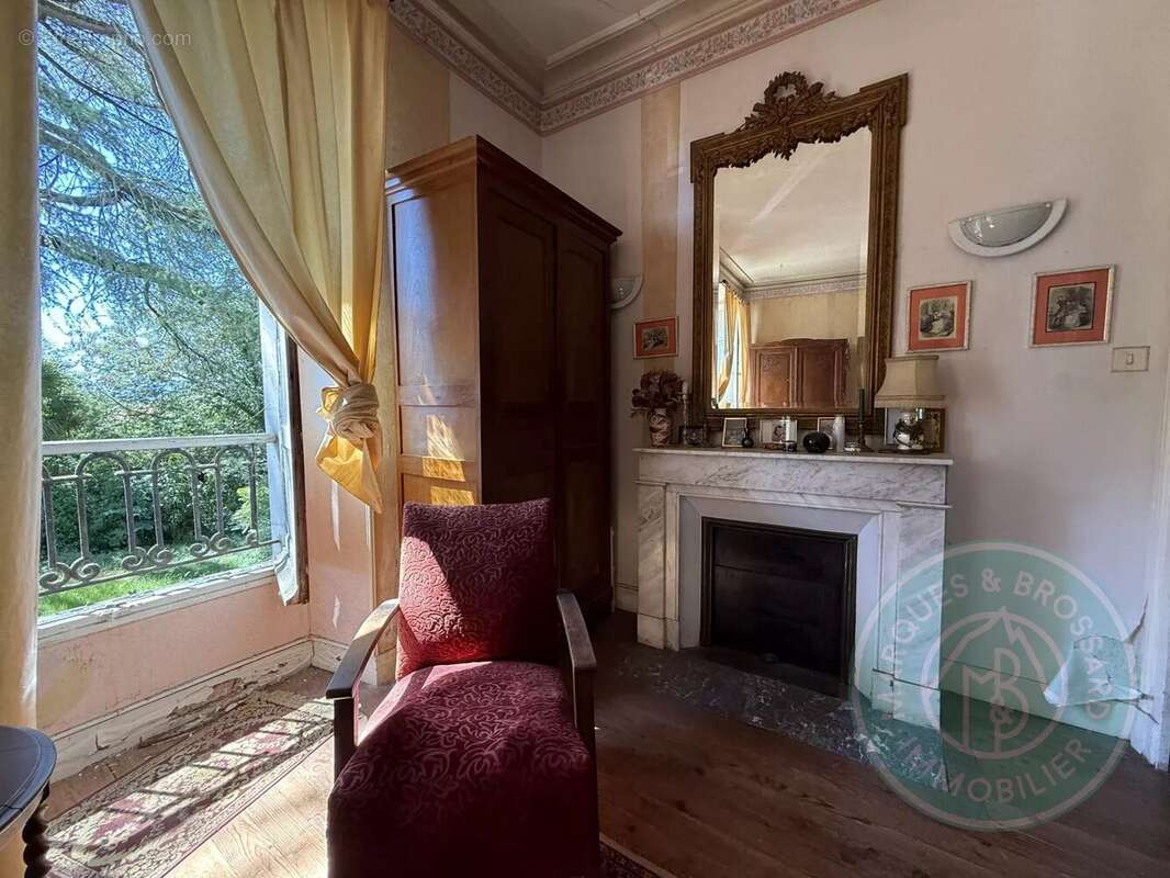 Maison de maître avec dépendance et terrain - photo 20