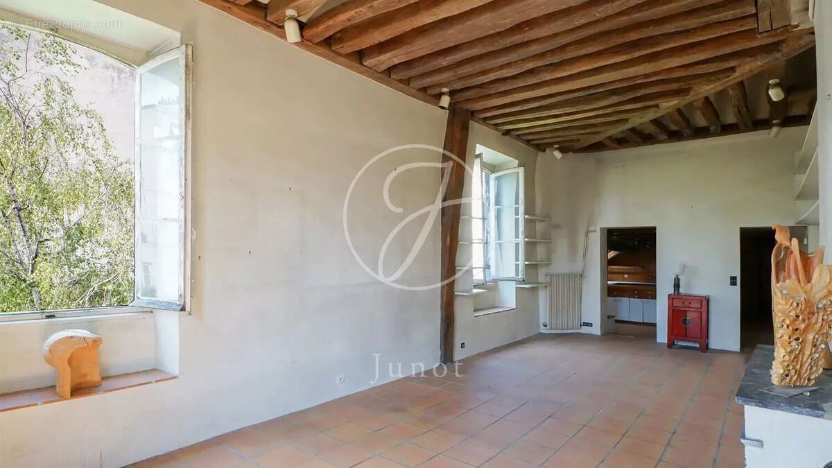 Appartement à PARIS-3E