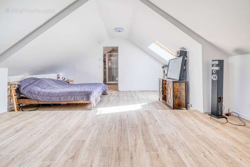 Christophe Michaudelle – EXCLUSIVITE CAPIFRANCE - vous propose à MEAUX proche de toutes commodités à pied : maison - 6 pièces -  - photo 22