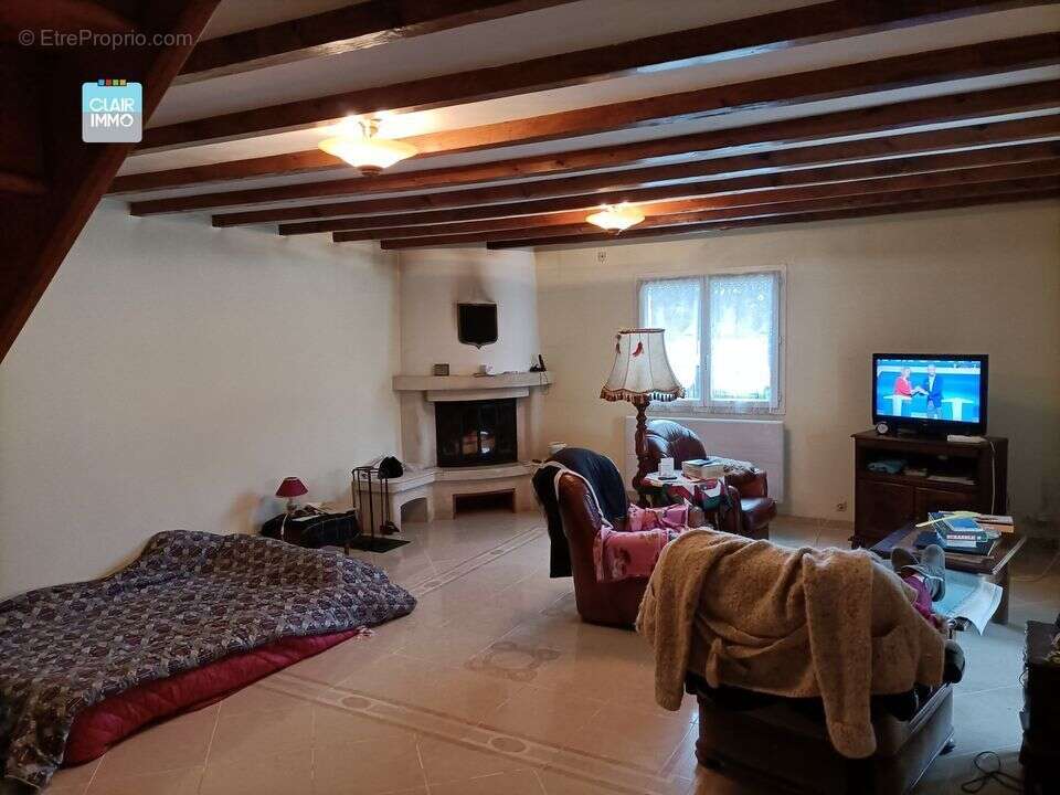 A CHEVROUX MAISON 4 PIECES DE 145 M² SUR TERRAIN DE 1 000 M²  - Maison à CHEVROUX