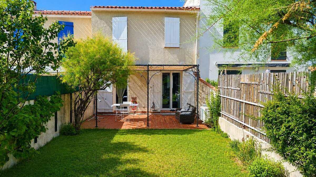 Maison à SIMIANE-COLLONGUE