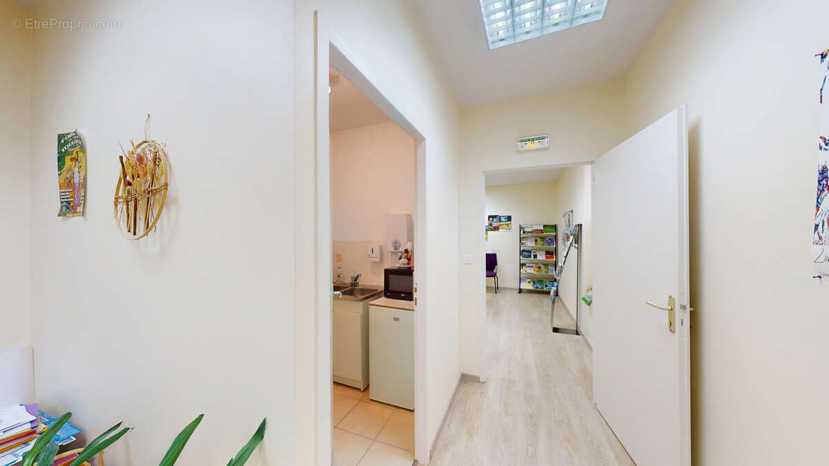 Commerce à CARBONNE