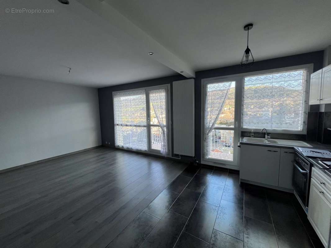 Appartement à SAINT-ETIENNE