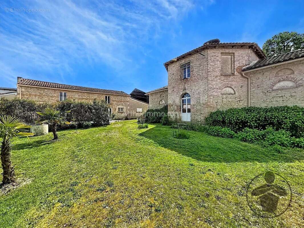 Maison à SAINT-MARTIN-DE-COUX