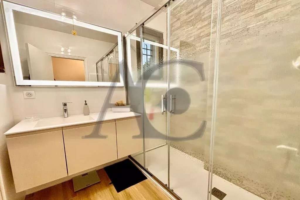 Appartement à VILLENEUVE-LOUBET