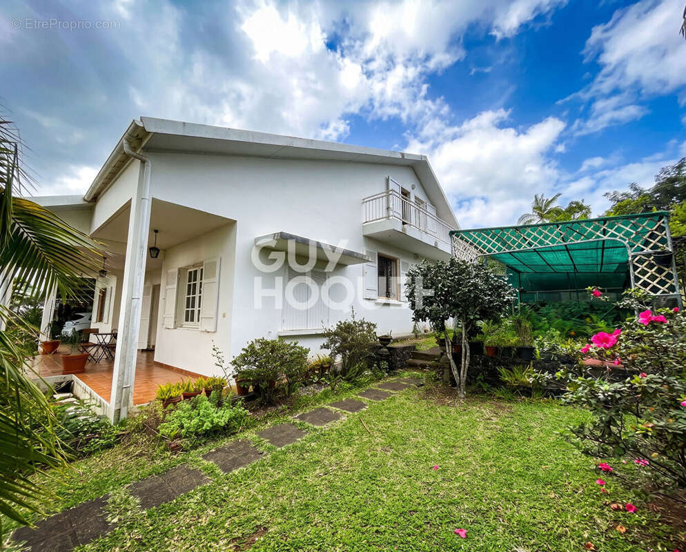 VILLA T6 de 238m² sur terrain de 2896 m² - BDN STE CLOTILDE - photo 10