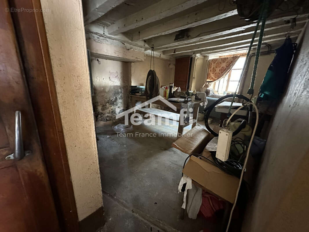 Maison à LA MONNERIE-LE-MONTEL