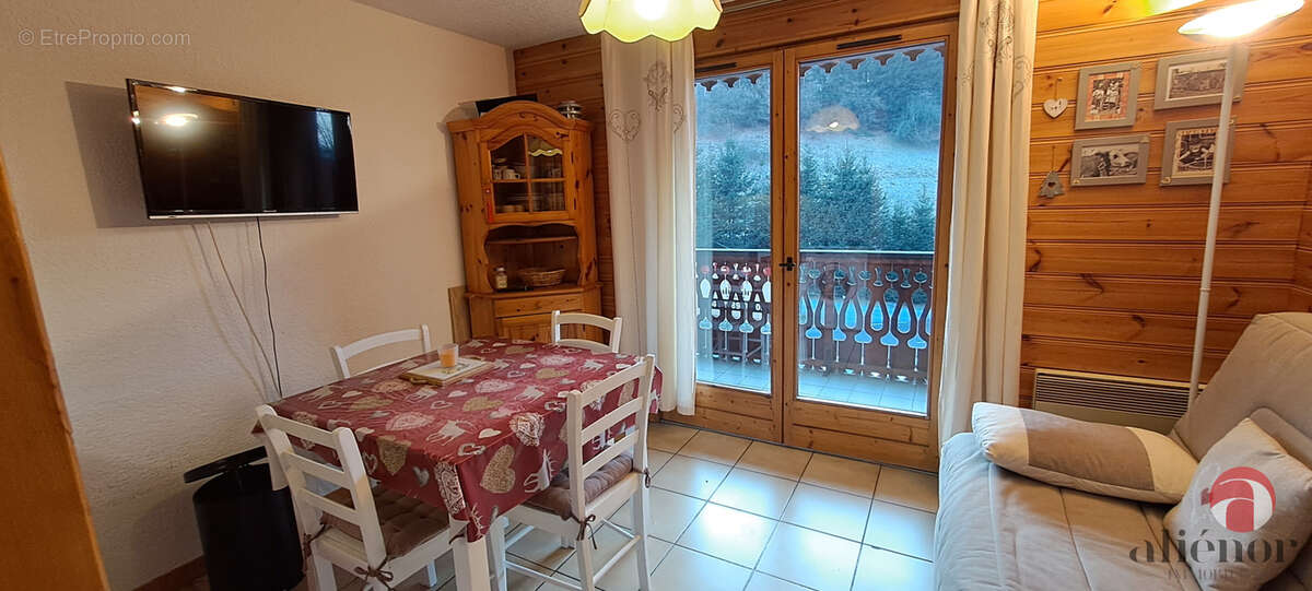 Appartement à MORILLON