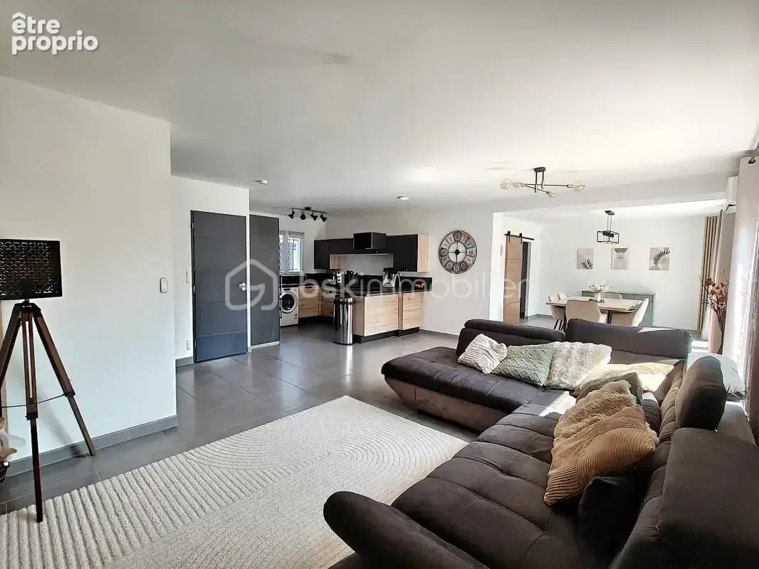 Maison récente avec vue collines - photo 3