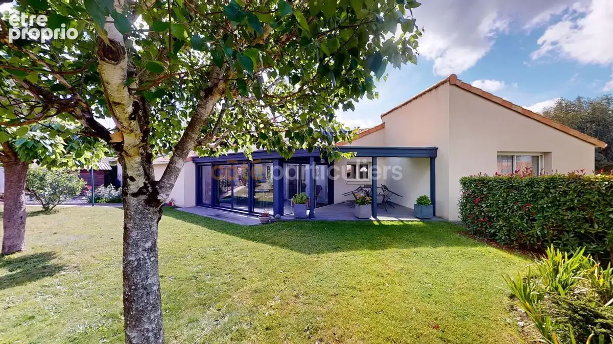 Mortagne-sur-sèvre - plain-pied 179 m² - terrain 966 m² - garage 39 m² - sans vis-à-vis - photo 1