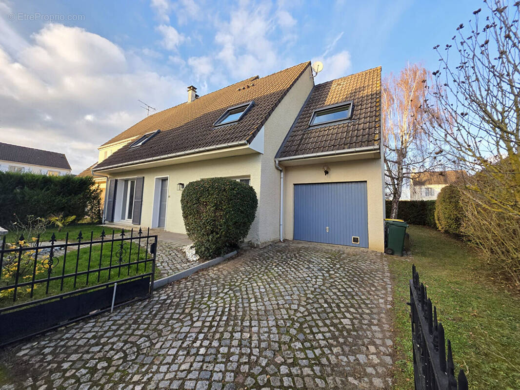 Maison à BERNES-SUR-OISE