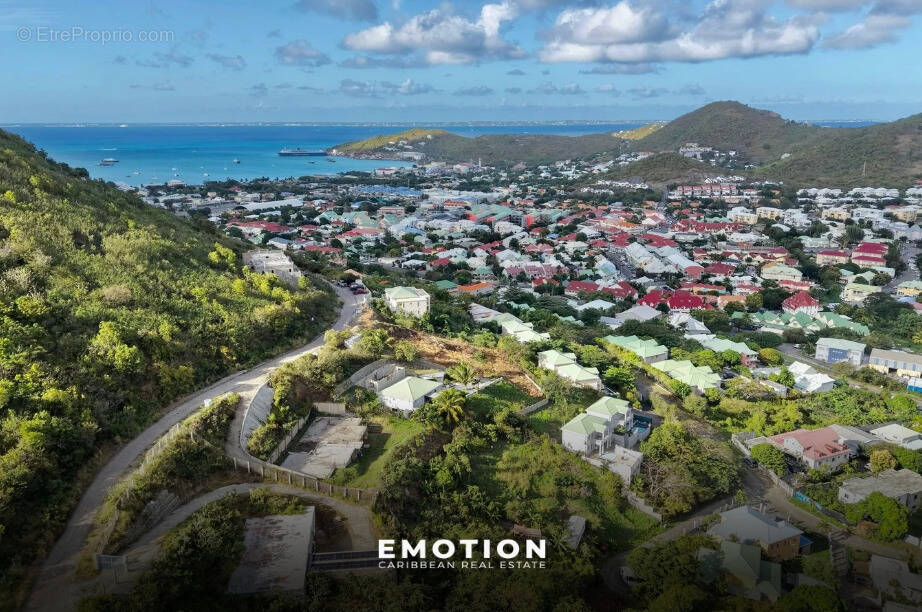 Terrain à SAINT-MARTIN