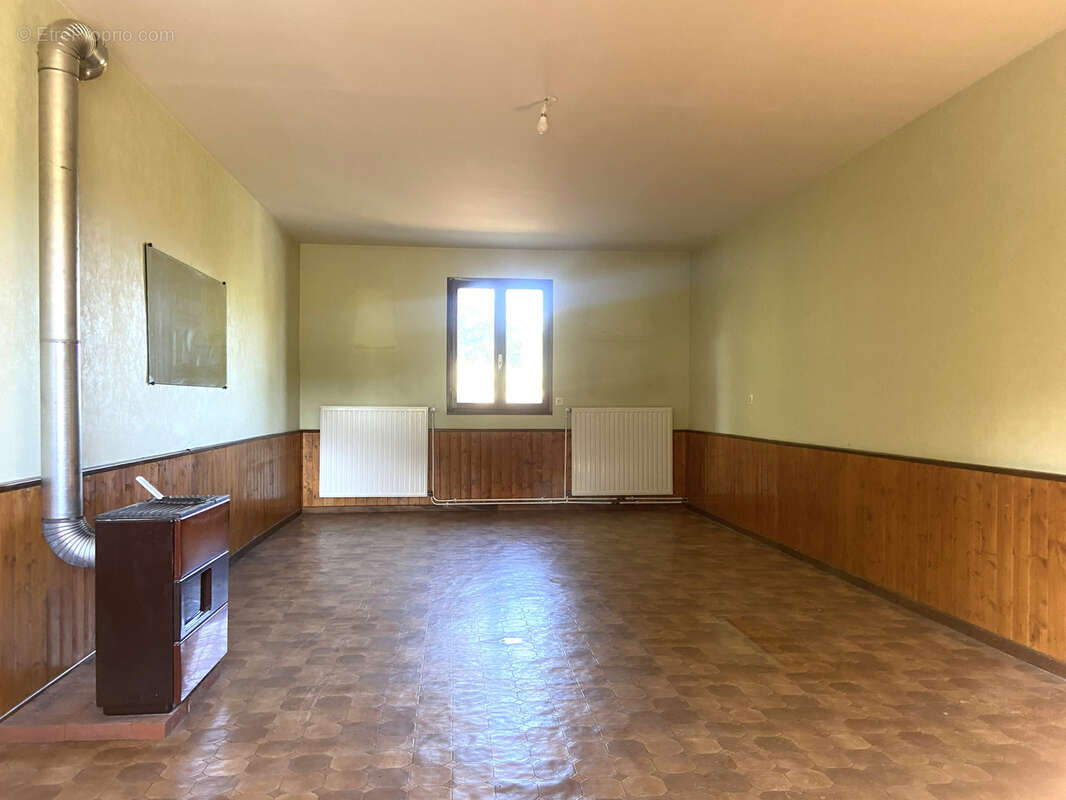 Maison T4 avec dépendances, caves et terrain   Beau potentiel - photo 4