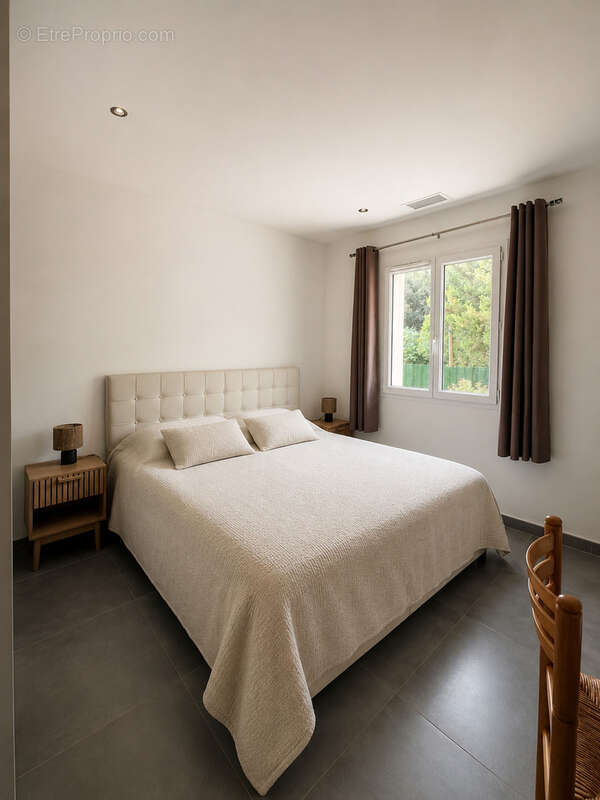 Aux portes d'Aubagne, VILLA CONTEMPORAINE; 300m2 env avec PISCINE sur terrain de 700m2, au CALME absolu, avec - photo 9