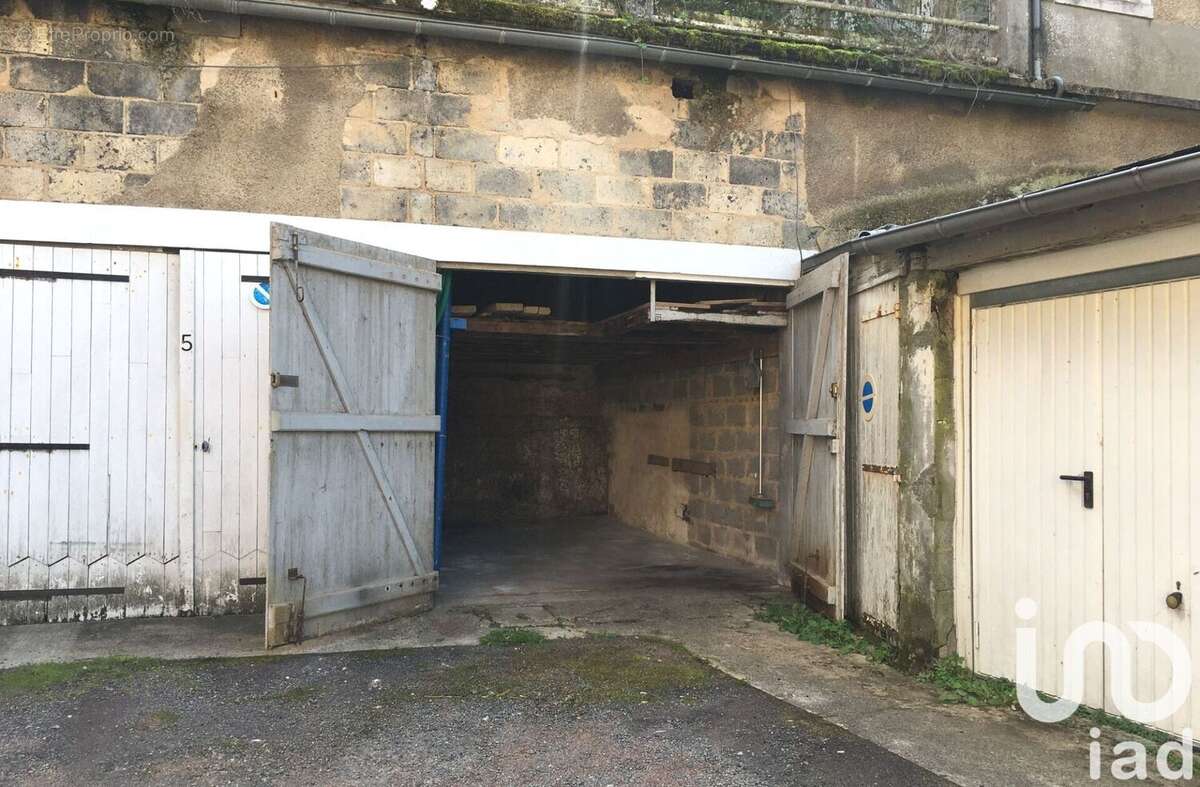 Photo 3 - Parking à POITIERS