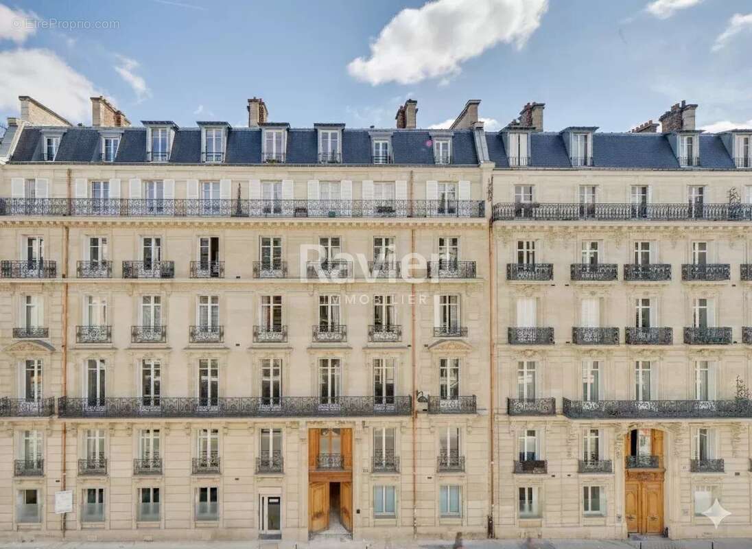 Appartement à PARIS-17E