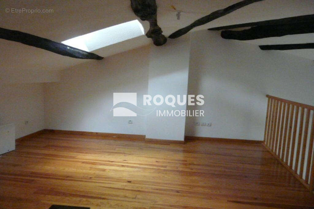 Situé à deux pas de centre ville, dans une copropriété venez découvrir cet appartement de type T2 de 54 m2 - photo 7