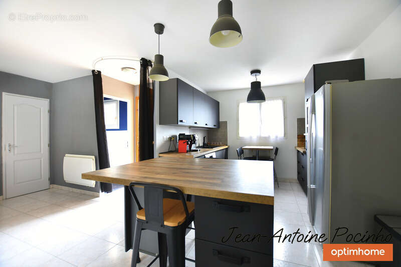 Maison à SAINTE-FOY-DE-PEYROLIERES