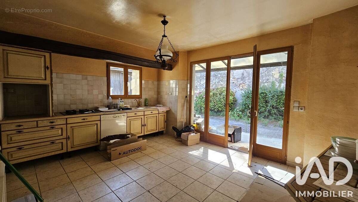 Maison 103 m² à Villeneuve-La-Guyard  - photo 3